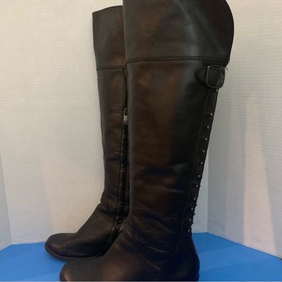 Reposhing Gorgeous USED Vince Camuto Black Boots size 8.5. Too small for me🥹 - Picture 4 of 7